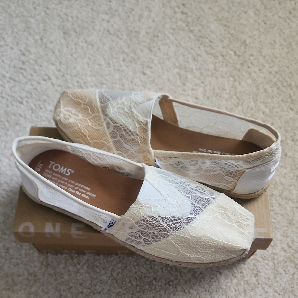 TOMS Women's Espadrilles in Cream and Tan Lace